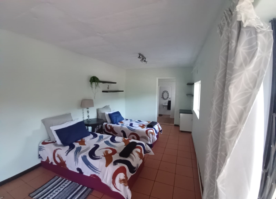 6 Bedroom Property for Sale in Paradise Beach Eastern Cape